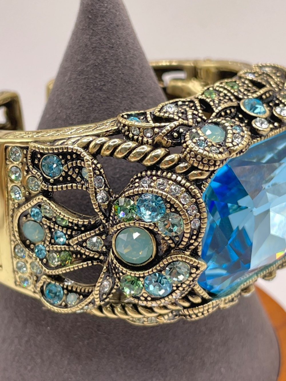 Heidi Daus Dazzling Damoiselle Chunky Statement Bracelet 6 3/4" - Picture 7 of 16